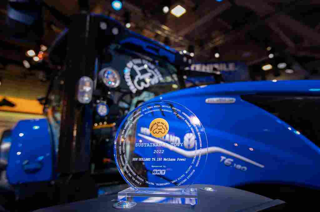 Tractor propulsado a metano producido en serie por New Holland gana el premio al Tractor Sostenible del Año