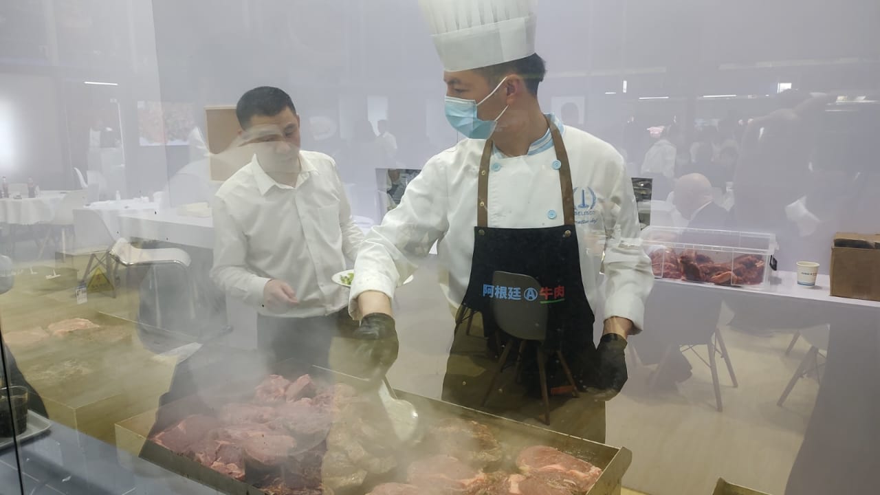 Carne argentina en la Sial China: avalancha de compradores y show de influencers