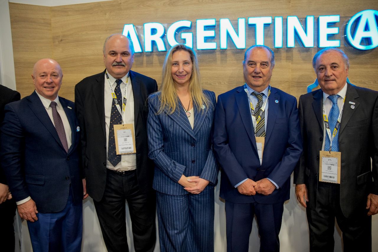 Karina Milei visitó el stand del IPCVA en la SIAL de París