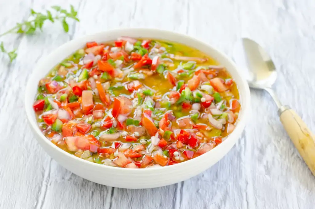 La salsa criolla de parabienes : hay abundante oferta de pimiento
